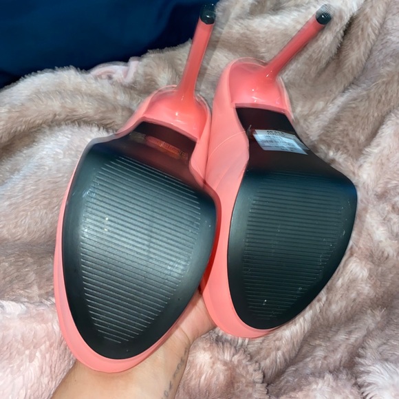 8.5 high heels never worn with tag - Picture 2 of 6